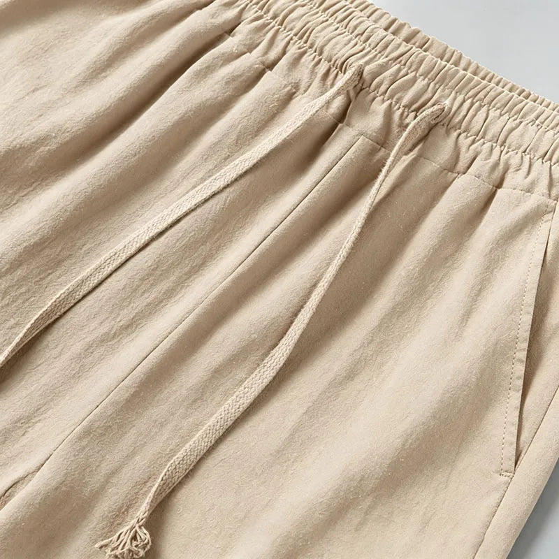 Pantalón Jogger cargo de algodón y lino con cintura elástica y múltiples bolsillos.
