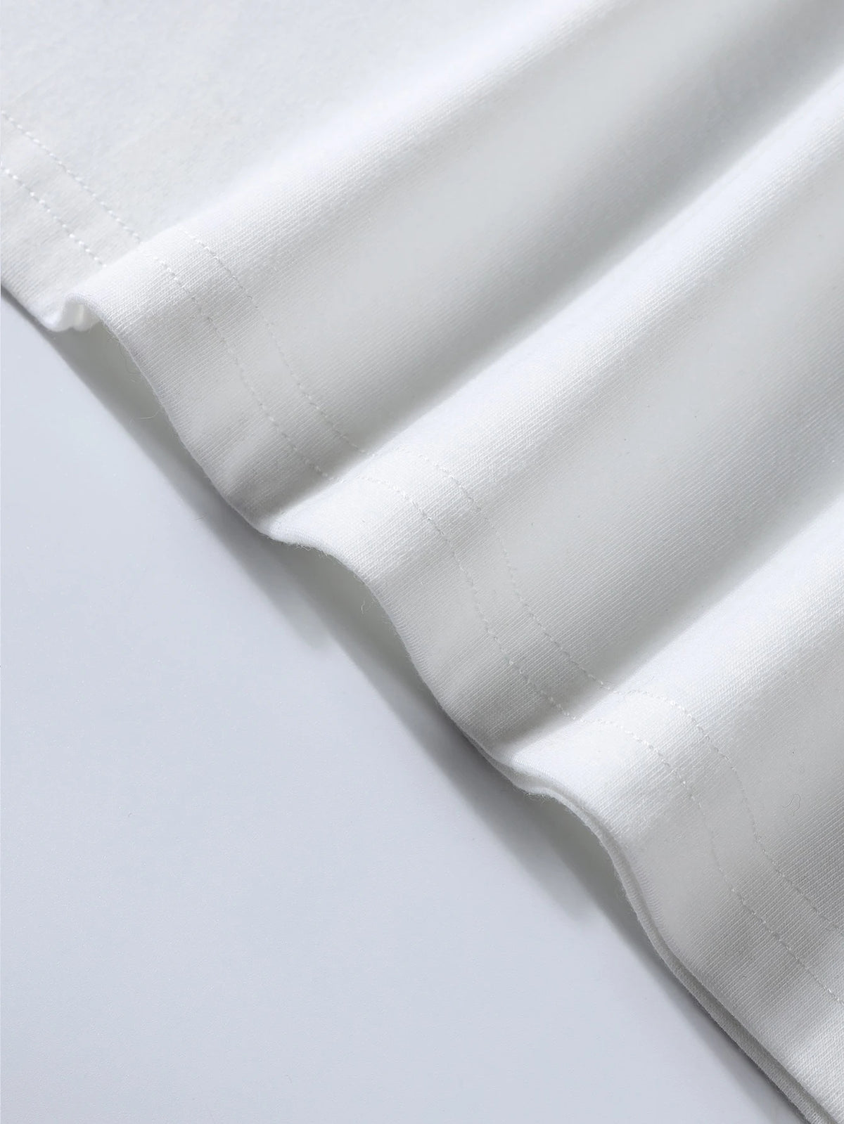Camiseta blanca Oversize para hombre con diseño Minimalista "Balance".